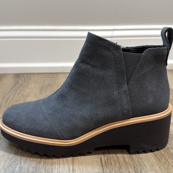 Tom’s Maude Wedge Boot Dark Grey Suede EUC - Picture 5 of 10
